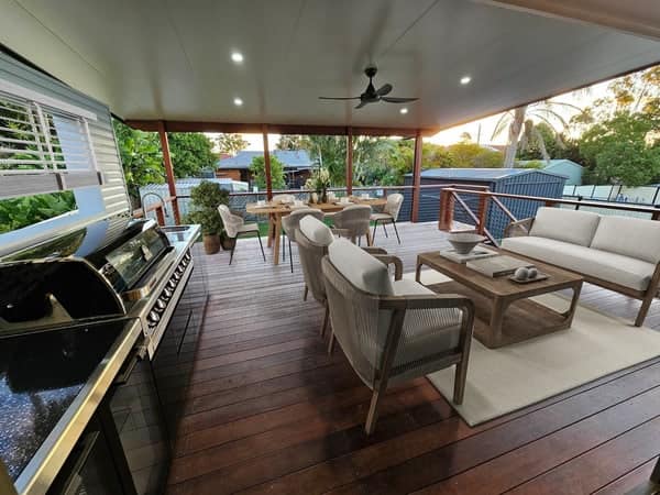 Custom built entertaining timber deck with slimline patio roof built by Hammer & Chisel Carpentry, Brisbane. Barbeque, entertain, relax and enjoy life with family & friends